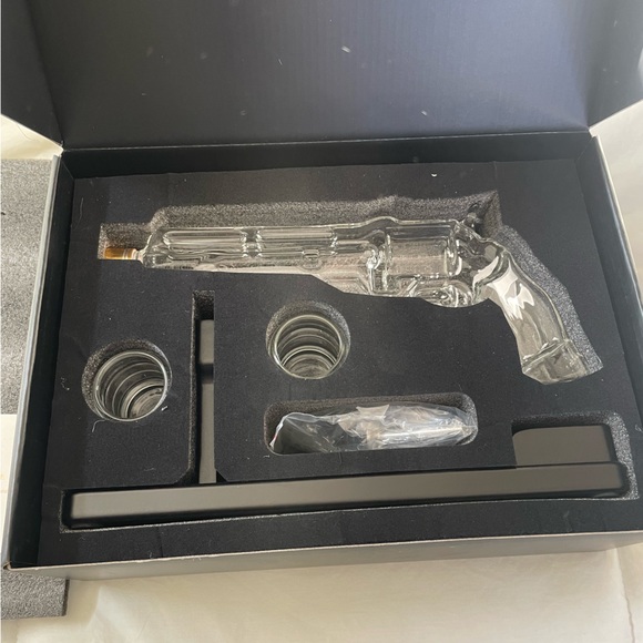 Kollea Ace Whiskey Decanter Set - Picture 3 of 4